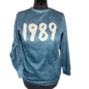 Women’s Sz Small 1989 Screen Print Coxy Pullover Sweatshirt, Blue, Swifties Eras